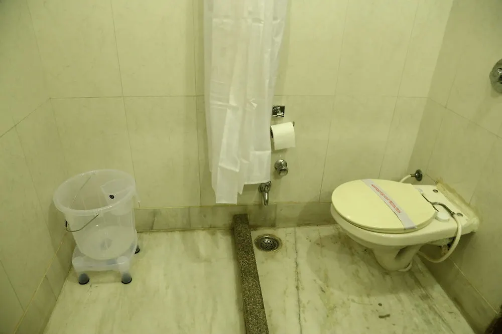 *** Hotel Oyo Rooms Chandigarh Sector 34 India